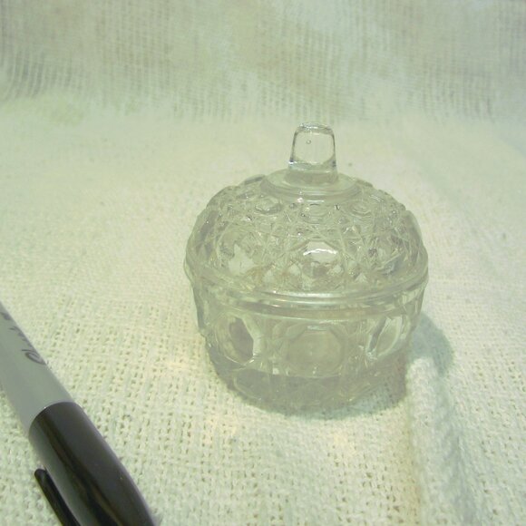 VTG PRESSED GLASS TRINKET DISH WITH LID, QUILT PATTERN - Picture 1 of 5